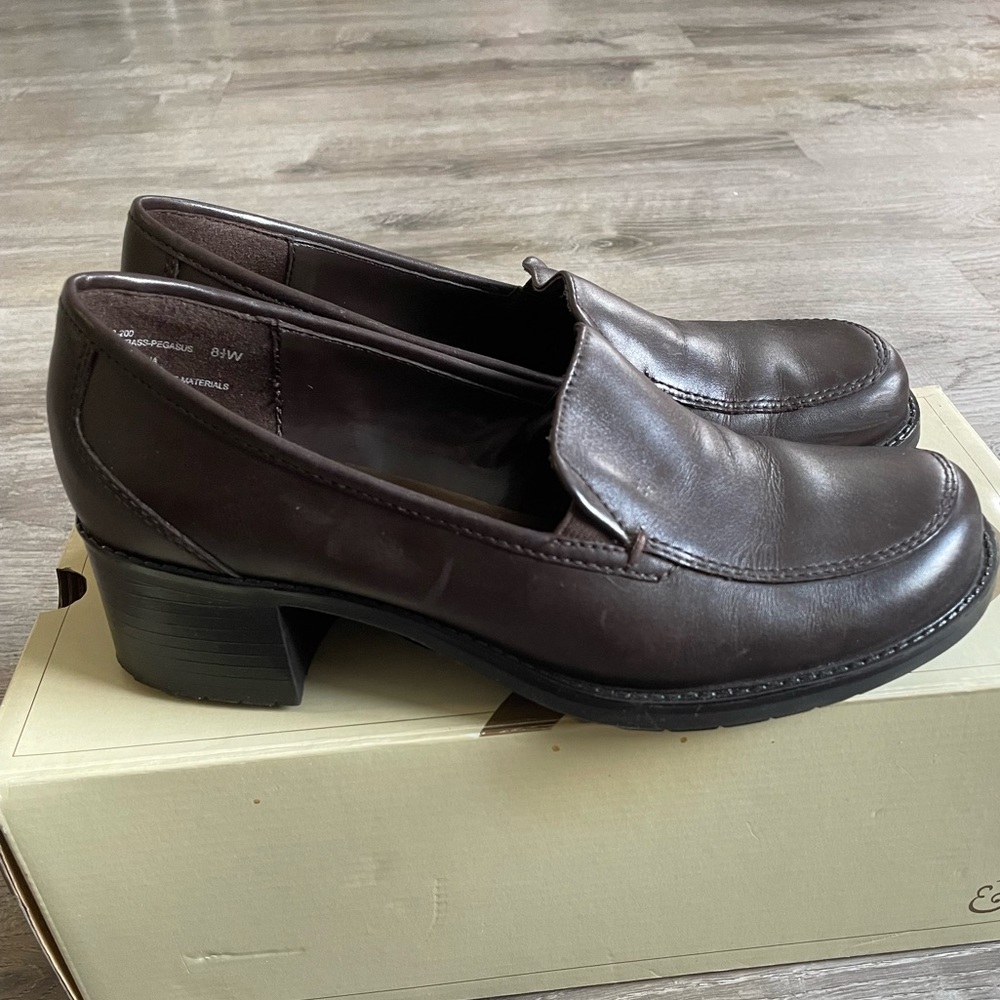 GH Bass & Co Womens Pegasus Brown Leather Slip On 2" Heels Loafer Size 8.5 W